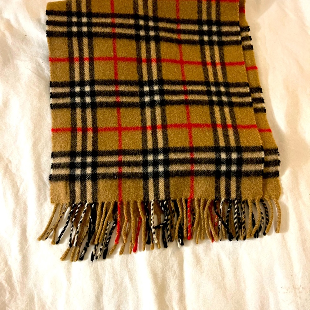 Burberry scarf never used